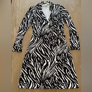 DVF Jeanne Tiger Black White Wrap Dress; size 6